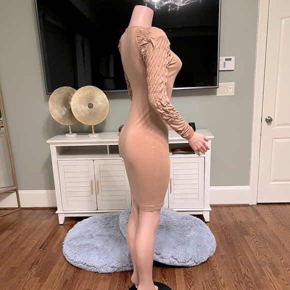 “Charlene” H&M Midi Bodycon Dress. Size US 6. Excellent Stretch! Great Fit! - Picture 2 of 5